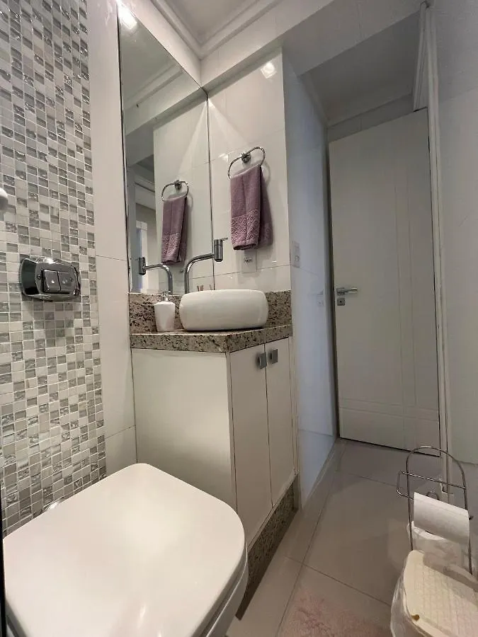 Apartamento MRS002 - APTO 2 Quartos sendo 1 Suíte com TV Smart, Ar Condicionado, Garagem e Kit Praia Balneário Camboriú Brasil