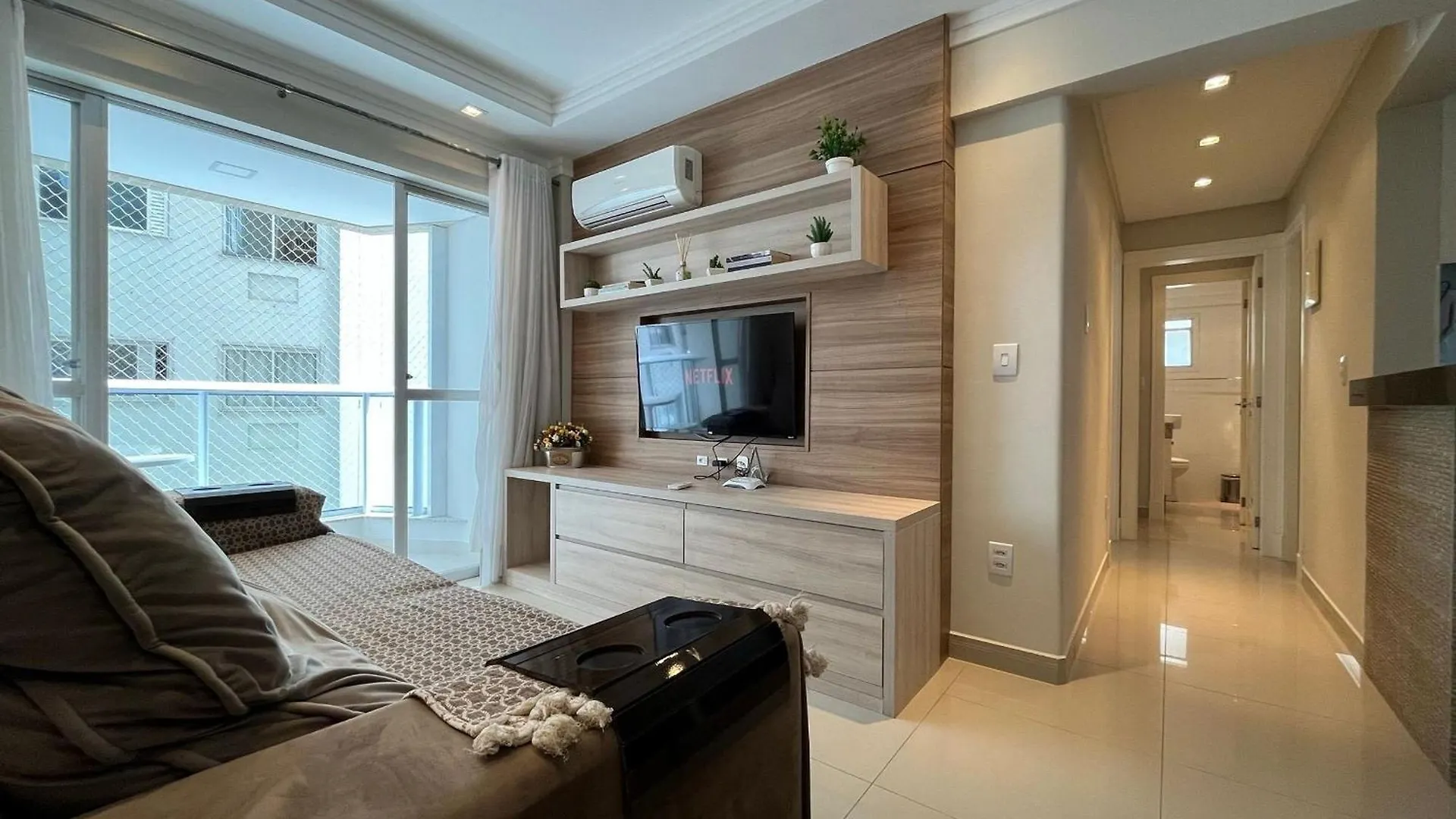 Apartamento MRS002 - APTO 2 Quartos sendo 1 Suíte com TV Smart, Ar Condicionado, Garagem e Kit Praia Balneário Camboriú